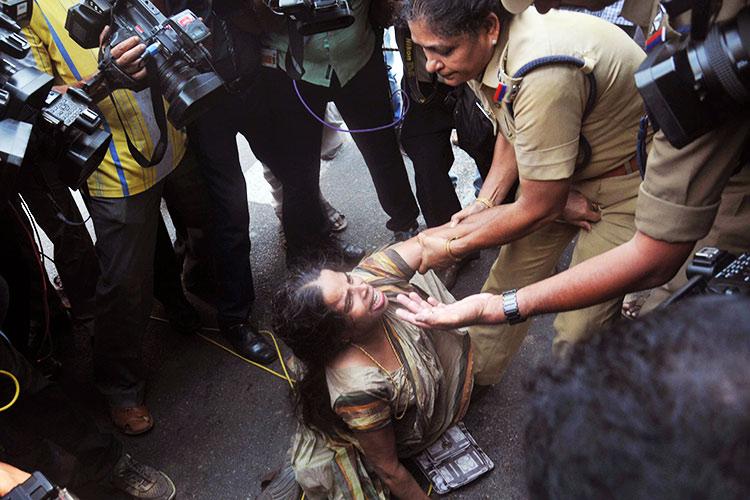 Kerala-Police Drag Grieving Jishnu’s Mother Mahija on the Streets