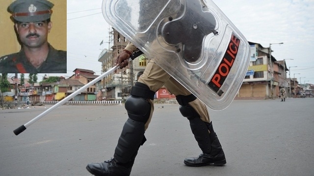 Police officer lynched by mob outside Srinagar's Jamia mosque