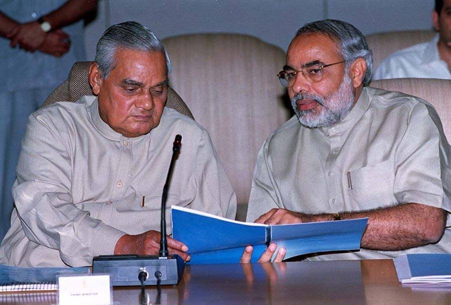 Who Is Greater, Vajpayee or Narendra Modi-News Time Now