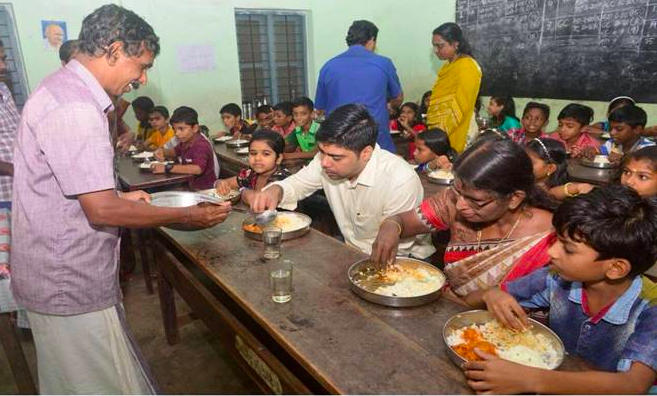 Kerala Dist Collector Has Lunch With School Kids, Wins Praise