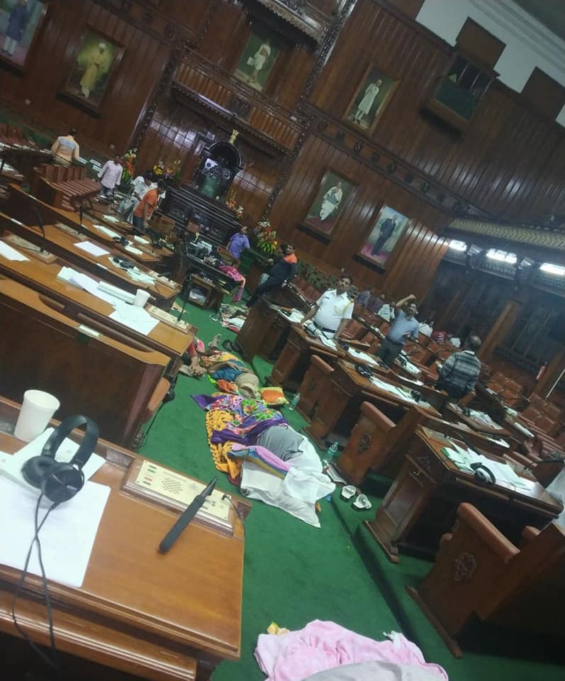 K'nataka Governor Gives Speaker a Deadline to Finish Voting on Trust Motion