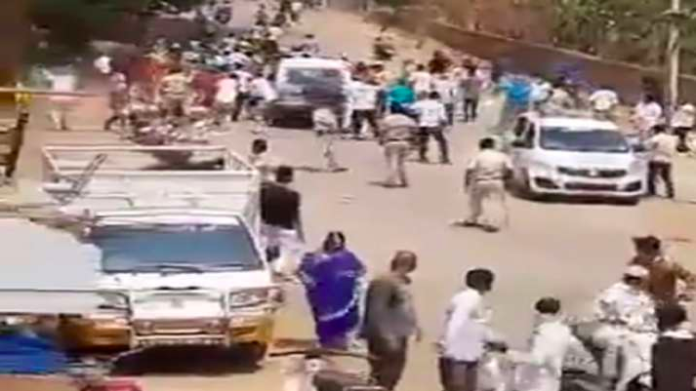 Friday prayers mob attacks policemen in Hubbali